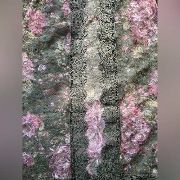 Jolie & Joy | Green and Pink Floral Lace Kimono - Picture 3 of 6